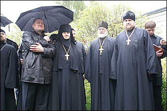 23 мая 2009 г., Барнаул   Установка позолоченного купола на Знаменском храме в Барнауле