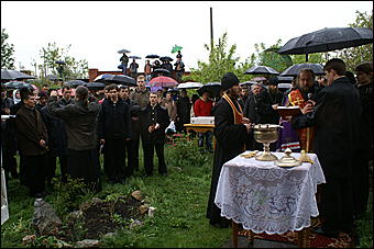 23 мая 2009 г., Барнаул   Установка позолоченного купола на Знаменском храме в Барнауле