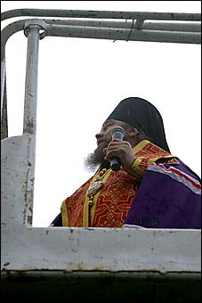 23 мая 2009 г., Барнаул   Установка позолоченного купола на Знаменском храме в Барнауле