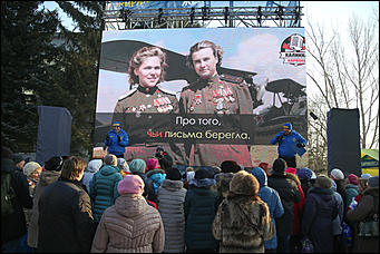 12 декабря 2017 г., Барнаул. Екатерина Смолихина   Как ЛДПР привезли в Барнауле "На-На" и ярмарку Жириновского 