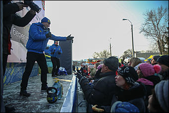 12 декабря 2017 г., Барнаул. Екатерина Смолихина   Как ЛДПР привезли в Барнауле "На-На" и ярмарку Жириновского 