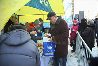 12 декабря 2017 г., Барнаул. Екатерина Смолихина   Как ЛДПР привезли в Барнауле "На-На" и ярмарку Жириновского 