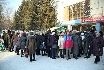 12 декабря 2017 г., Барнаул. Екатерина Смолихина   Как ЛДПР привезли в Барнауле "На-На" и ярмарку Жириновского 
