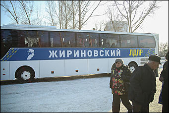 12 декабря 2017 г., Барнаул. Екатерина Смолихина   Как ЛДПР привезли в Барнауле "На-На" и ярмарку Жириновского 