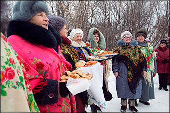 13 декабря 2015 г.,    Открытие зимнего туристического сезона в рамках праздника "Алтайская зимовка" прошла на озере Светлое в Советском районе