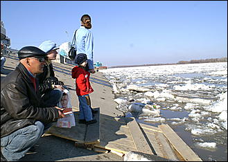 9 апреля 2007 г., Барнаул   Ледоход на Оби