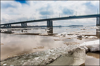 4 апрель 2016 г., Барнаул © Амител Вячеслав Мельников   "Гремит плавучих льдин резня...": ледоход на Оби в Барнауле. Фоторепортаж
