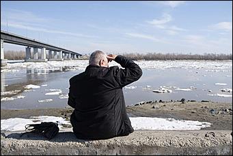 7 апреля 2020 г., Барнаул   Чумовое зрелище: барнаульцы, несмотря на самоизоляцию, пришли посмотреть ледоход