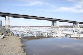 7 апреля 2020 г., Барнаул   Чумовое зрелище: барнаульцы, несмотря на самоизоляцию, пришли посмотреть ледоход