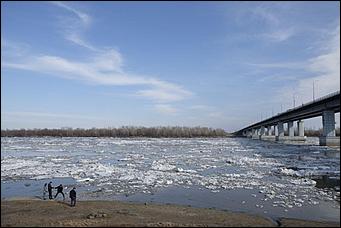7 апреля 2020 г., Барнаул   Чумовое зрелище: барнаульцы, несмотря на самоизоляцию, пришли посмотреть ледоход