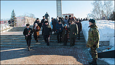27 январь 2016 г., Барнаул © Амител Вячеслав Мельников   Барнаульцы в день снятия блокады Ленинграда возложили цветы к Монументу Славы