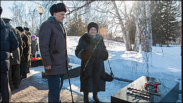 27 январь 2016 г., Барнаул © Амител Вячеслав Мельников   Барнаульцы в день снятия блокады Ленинграда возложили цветы к Монументу Славы