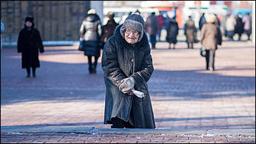 27 январь 2016 г., Барнаул © Амител Вячеслав Мельников   Барнаульцы в день снятия блокады Ленинграда возложили цветы к Монументу Славы