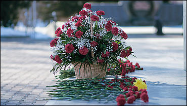 27 январь 2016 г., Барнаул © Амител Вячеслав Мельников   Барнаульцы в день снятия блокады Ленинграда возложили цветы к Монументу Славы