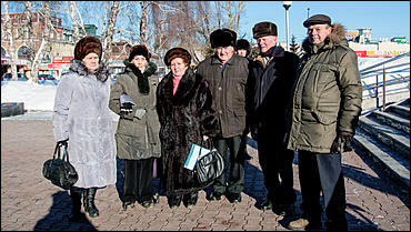 27 январь 2016 г., Барнаул © Амител Вячеслав Мельников   Барнаульцы в день снятия блокады Ленинграда возложили цветы к Монументу Славы