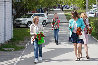 6 май 2016 г., Барнаул   Память и гордость: редакция Amic.ru раздает георгиевские ленты барнаульцам