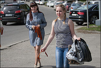 6 май 2016 г., Барнаул   Память и гордость: редакция Amic.ru раздает георгиевские ленты барнаульцам