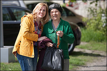 6 май 2016 г., Барнаул   Память и гордость: редакция Amic.ru раздает георгиевские ленты барнаульцам