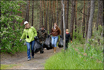 1 июнь 2013 г., Барнаул   Уникальный ленточный бор стал чище (фото А. Баулина)