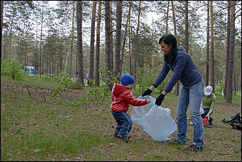 1 июнь 2013 г., Барнаул   Уникальный ленточный бор стал чище (фото А. Баулина)