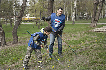 29 апрель 2017 г., Барнаул   Депутаты АКЗС вышли на субботник. Фоторепортаж 