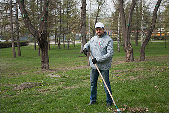 29 апрель 2017 г., Барнаул   Депутаты АКЗС вышли на субботник. Фоторепортаж 