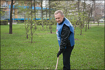 29 апрель 2017 г., Барнаул   Депутаты АКЗС вышли на субботник. Фоторепортаж 