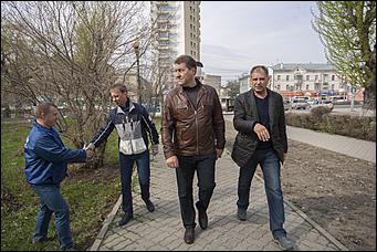 29 апрель 2017 г., Барнаул   Депутаты АКЗС вышли на субботник. Фоторепортаж 