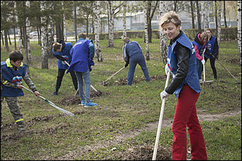 29 апрель 2017 г., Барнаул   Депутаты АКЗС вышли на субботник. Фоторепортаж 
