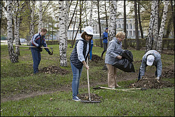 29 апрель 2017 г., Барнаул   Депутаты АКЗС вышли на субботник. Фоторепортаж 