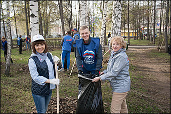 29 апрель 2017 г., Барнаул   Депутаты АКЗС вышли на субботник. Фоторепортаж 