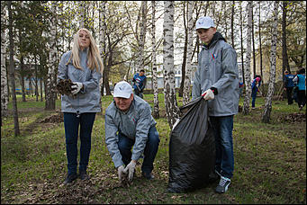 29 апрель 2017 г., Барнаул   Депутаты АКЗС вышли на субботник. Фоторепортаж 