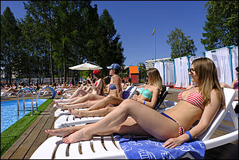 4 июнь 2017 г., Барнаул @ Мельников Вячеслав   150 самых красивых девушек приняли участие в фотосессии у бассейна. Фоторепортаж 