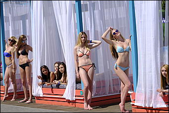 4 июнь 2017 г., Барнаул @ Мельников Вячеслав   150 самых красивых девушек приняли участие в фотосессии у бассейна. Фоторепортаж 