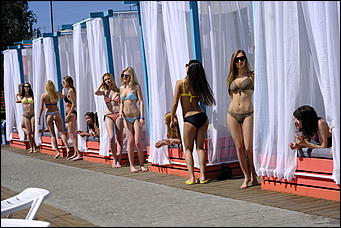 4 июнь 2017 г., Барнаул @ Мельников Вячеслав   150 самых красивых девушек приняли участие в фотосессии у бассейна. Фоторепортаж 