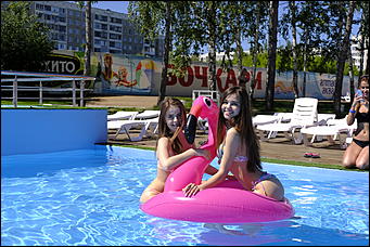 4 июнь 2017 г., Барнаул @ Мельников Вячеслав   150 самых красивых девушек приняли участие в фотосессии у бассейна. Фоторепортаж 