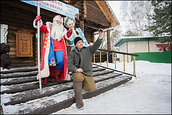 1 декабрь 2016 г., Барнаул © Амител Вячеслав Мельников   Похождения Деда Мороза из Великого Устюга в Барнауле. Фото