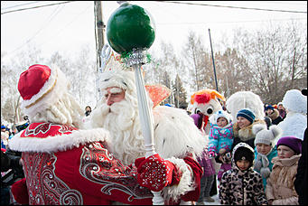 1 декабрь 2016 г., Барнаул © Амител Вячеслав Мельников   Похождения Деда Мороза из Великого Устюга в Барнауле. Фото