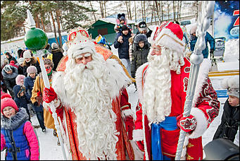 1 декабрь 2016 г., Барнаул © Амител Вячеслав Мельников   Похождения Деда Мороза из Великого Устюга в Барнауле. Фото