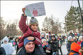 1 декабрь 2016 г., Барнаул © Амител Вячеслав Мельников   Похождения Деда Мороза из Великого Устюга в Барнауле. Фото