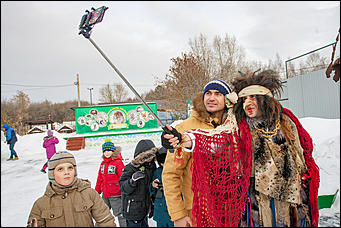 1 декабрь 2016 г., Барнаул © Амител Вячеслав Мельников   Похождения Деда Мороза из Великого Устюга в Барнауле. Фото
