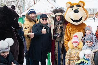 1 декабрь 2016 г., Барнаул © Амител Вячеслав Мельников   Похождения Деда Мороза из Великого Устюга в Барнауле. Фото