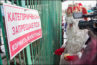 1 декабрь 2016 г., Барнаул © Амител Вячеслав Мельников   Похождения Деда Мороза из Великого Устюга в Барнауле. Фото