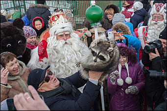 1 декабрь 2016 г., Барнаул © Амител Вячеслав Мельников   Похождения Деда Мороза из Великого Устюга в Барнауле. Фото