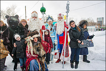 1 декабрь 2016 г., Барнаул © Амител Вячеслав Мельников   Похождения Деда Мороза из Великого Устюга в Барнауле. Фото