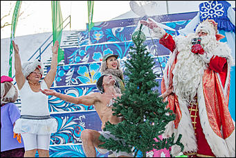 1 декабрь 2016 г., Барнаул © Амител Вячеслав Мельников   Похождения Деда Мороза из Великого Устюга в Барнауле. Фото