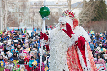 1 декабрь 2016 г., Барнаул © Амител Вячеслав Мельников   Похождения Деда Мороза из Великого Устюга в Барнауле. Фото
