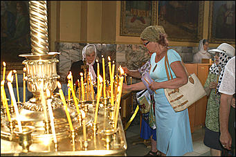 3 - 5 июля 2007 г., Барнаул   В Покровском соборе Барнаула открыт доступ к святым мощам Апостола Луки