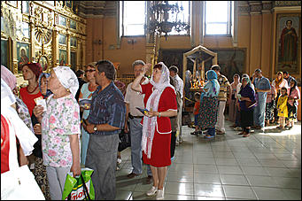 3 - 5 июля 2007 г., Барнаул   В Покровском соборе Барнаула открыт доступ к святым мощам Апостола Луки