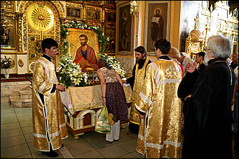 3 - 5 июля 2007 г., Барнаул   В Покровском соборе Барнаула открыт доступ к святым мощам Апостола Луки